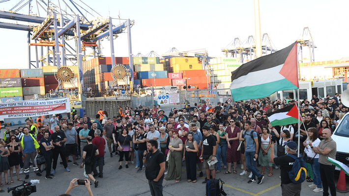 Αίσχος! Σέρνουν στα δικαστήρια τον πρόεδρο της ΕΝΕΔΕΠ, για την κινητοποίηση στο λιμάνι ενάντια στη μεταφορά πολεμικού υλικού για τη σφαγή στη Γάζα!